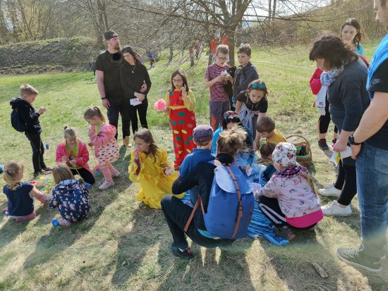 Pěkné počasí přilákalo v sobotu odpoledne na trať Pohádkového lesa, společně organizovaného Kopřivnicí a Štramberkem, stovky dětí s doprovodem.
FOTO: DAVID MACHÁČEK