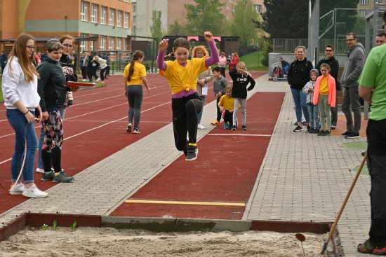 Kopřivnický oddíl asociace Sport pro všechny uspořádal na hřišti ZŠ 17. listopadu okresní kolo v atletickém čtyřboji.
FOTO: KRISTINA ČABLOVÁ