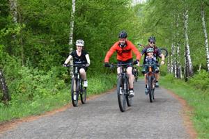 Na druhý ročník cyklojízdy se vydali vyznavači bicyklů z Nového Jičína přes Kopřivnici až na hráz Větřkovické přehrady, kde na ně čekal připravený program.
FOTO: DANA HOĎÁKOVÁ