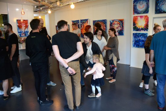 Nově otevřená pop-up galerie TOKIVO jako první prezentuje aktuální malířskou tvorbu Jakuba Königa.
FOTO: DAVID MACHÁČEK