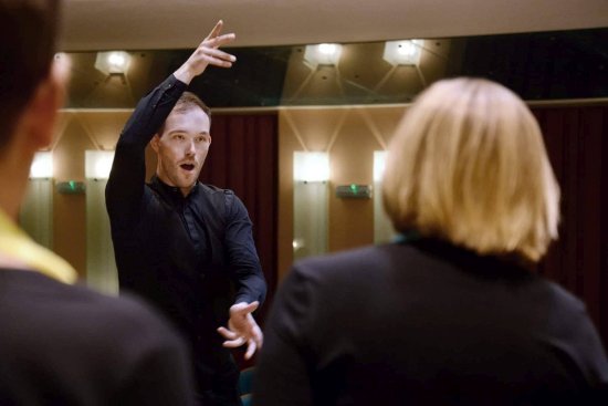 Půl roku po založení slaví ženský pěvecký sbor Cantus Venuste první významný úspěch. První červnový víkend pod vedením sbormistra Jiřího Najvara získaly kopřivnické zpěvačky stříbrnou medaili na mezinárodní soutěži Mundi Cantat. 
FOTO: VLADIMÍR JÁGR