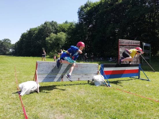 V neděli 19. června proběhl v Lubině závod žáků a dorostu v běhu na 60 a 100 metrů. Perníkovka, jak se soutěž jmenuje, je tradiční akcí.
FOTO: ŠÁRKA RAŠKOVÁ