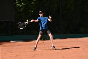 Kopřivnická tenisová družstva byla o uplynulém víkendu stoprocentní, vyhráli dospělí, dorost a poslední dvě kola sezony také starší žactvo.
FOTO: KRISTINA ČABLOVÁ