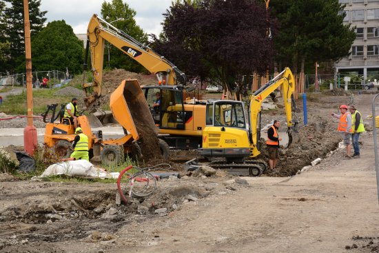 Práce na revitalizaci centra Kopřivnice pokračují. Realizační firma Geosan zároveň vyjednává s kopřivnickou radnicí o navýšení ceny díla.
FOTO: DAVID MACHÁČEK