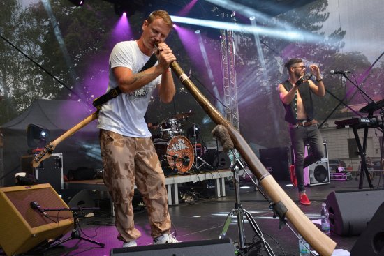 V rámci pouti čekaly na diváky tři dny hudebního programu. I přes nepřízeň počasí nakonec zahráli všichni ohlášení vystupující. Hostem Bartolomějského večera byla mimo jiné i kapela Slepí křováci.
FOTO: DAVID MACHÁČEK