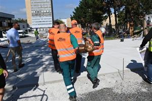 Před týdnem došlo k instalaci sochy Emila Zátopka v centru města. Slavnostní odhalení proběhne příští pátek.
FOTO: DAVID MACHÁČEK