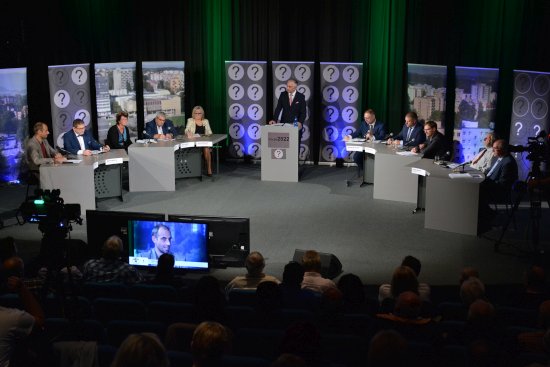 Natáčení závěrečné předvolební diskuze Kabelové televize Kopřivnice proběhlo ve středu 14. září v sále místního kina.
FOTO: DAVID MACHÁČEK