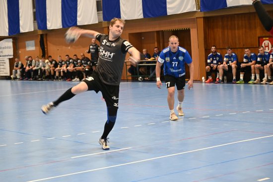 Kopřivnický házenkář Martin Střelec při exekuci sedmimetrového hodu v druhém poločase.
FOTO: LUKÁŠ BUKOVJAN