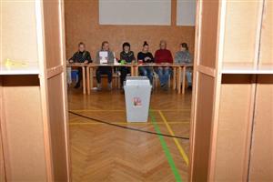 Při posledních volbách do zastupitelstva a Senátu se radnice potýkala s nedostatkem lidí ochotných pracovat v jednotlivých volebních okrscích.
FOTO: DAVID MACHÁČEK
