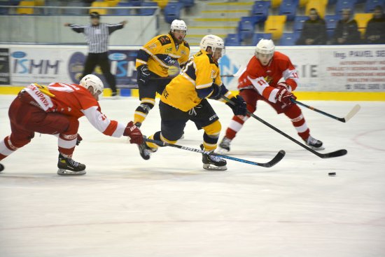 Ve středečním utkání, které sehráli doma s Opavou, neponechali Kopřivničtí nic náhodě a zvítězili. Sólový únik Jiřího Pargáče ve 2. třetině skončil gólem v síti hostů.
FOTO: DAVID MACHÁČEK