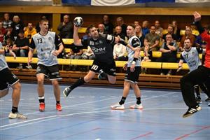 Kopřivničtí házenkáři nastříleli do brány Lovosic 30 branek, soupeř ovšem dominoval jak v obraně, tak v útoku a Kopřivnici porazil o devět gólů.
FOTO: DAVID MACHÁČEK