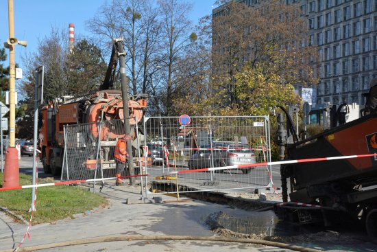 Stavební práce na výměně vodovodního řadu na ulici Štefánikově, jejichž investorem je SmVaK, by měly skončit v závěru tohoto měsíce.
FOTO: KATEŘINA HOLUBOVÁ
