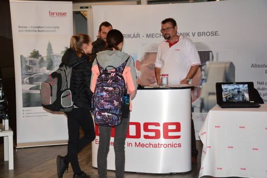 Součástí akce Den tvojí kariéry byla kromě prezentace škol také nabídka tří firem z Kopřivnice a okolí.
FOTO: DANA HOĎÁKOVÁ
