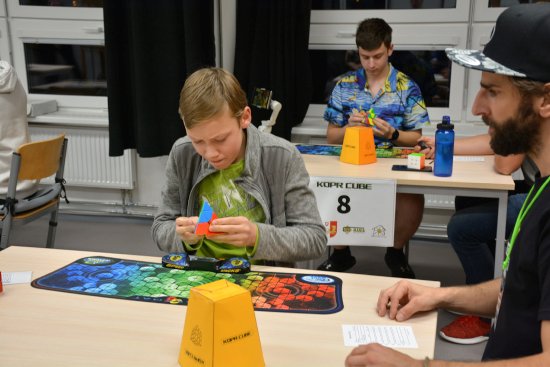 Na kopřivnické soutěži v rychlostním skládání Rubikovy kostky a dalších hlavolamů padaly rekordy.
FOTO: DAVID MACHÁČEK