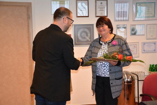 V listopadu předal místostarosta David Monsport Boženě Klimecké poděkování za její dlouholetou záslužnou činnost ve vedení pionýrské organizace.
FOTO: DANA HOĎÁKOVÁ