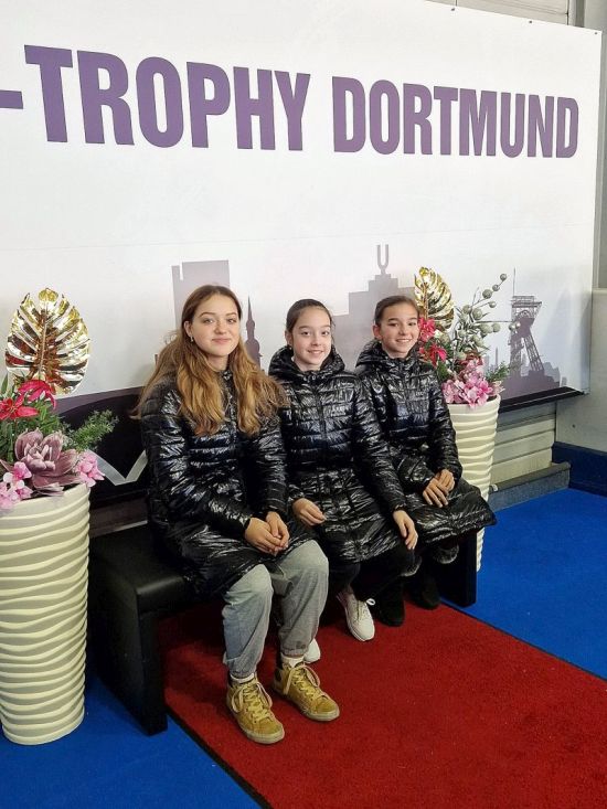 Kopřivnické mládí v Dortmundu – zleva Dominika Neumannová, Julie Hruškovská a Eliška Kubáňová.
FOTO: FSC KOPŘIVNICE