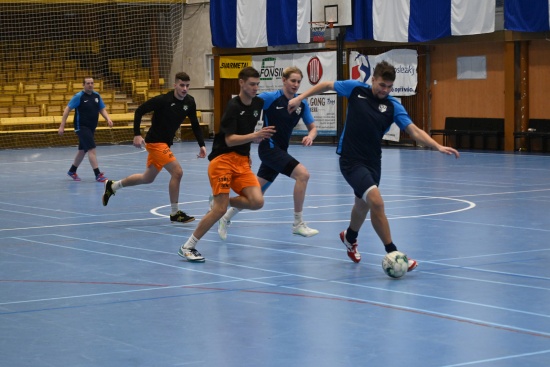 V tomto utkání Ámos Cupu futsalisté Vegas porazili tým FU 4:1, a zajistili si tak třetí místo. Turnaj vyhrál tým Kamarádi.
FOTO: MAREK HAVRAN