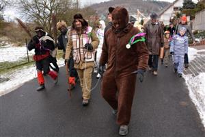 V početném masopustním průvodu nechyběl medvěd s medvědářem a další tradiční maškary.
FOTO: DAVID MACHÁČEK
