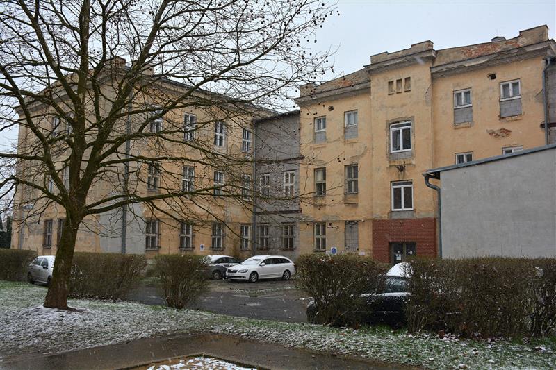 Aktuální majitelé objektu Kasáren v Kopřivnici chtějí nevzhledný a chátrající objekt nejméně čtvrtmiliardovou investicí proměnit na atraktivní bydlení. FOTO: DAVID MACHÁČEK