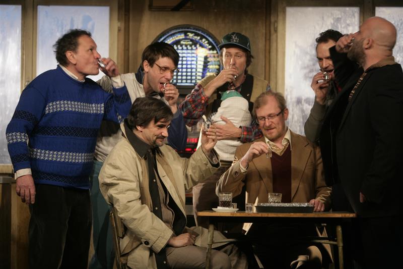 Nejen publikum, ale i herci Dejvického divadla se 19. dubna rozloučí s inscenací Ucpanej systém. Derniéru bude živě přenášet i kopřivnické kino. FOTO: DEJVICKÉ DIVADLO