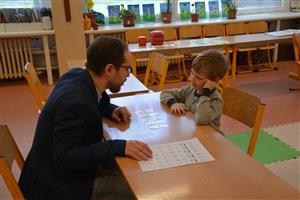Před týdnem se konaly zápisy do prvních tříd. Učitelé ve všech místních školách prozkoušeli děti, zda jsou zralé, aby zvládly školní docházku. FOTO: DANA HOĎÁKOVÁ