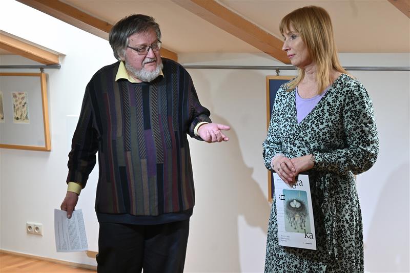 Jak Lašské, tak Muzeum Fojtství v minulém týdnu zahájilo nové, krátkodobé výstavy. V Lašském muzeu jsou k vidění grafiky pražského výtvarníka Pavla Sivka (na snímku), na Fojtství pak fotografie Petra Helbicha. Bližší informace k oběma aktuálně běžícím výs