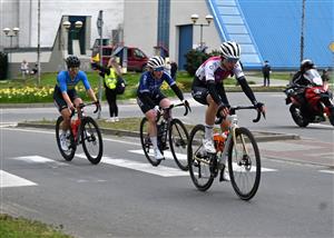 Při průjezdu Kopřivnicí v první etapě Gracia Orlová byla na čele závodu polská cyklistka týmu ATOM Deweloper Dominika Wlodarczyk. FOTO: MAREK HAVRAN