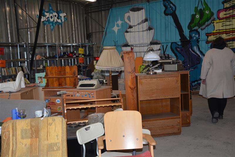 Podíl na snížení množství vyprodukovaného odpadu má i v září otevřené Re-use centrum na ulici Panské, kde odložené věci dostávají druhou šanci. FOTO: DANA HOĎÁKOVÁ