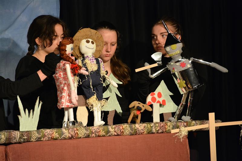 Opavské studentské divadlo Štěk otevřelo v pátek letošní nesoutěžní přehlídku dětského, studentského a jinak mladého divadla Bedna, pořádanou místním DDM. FOTO: DAVID MACHÁČEK