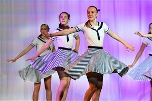 Jedním z 22 tanečních čísel tradičního Jarního koncertu ZUŠ Z. Buriana byla i choreografie Láska na lodi v podání absolventek prvního stupně. FOTO: DAVID MACHÁČEK