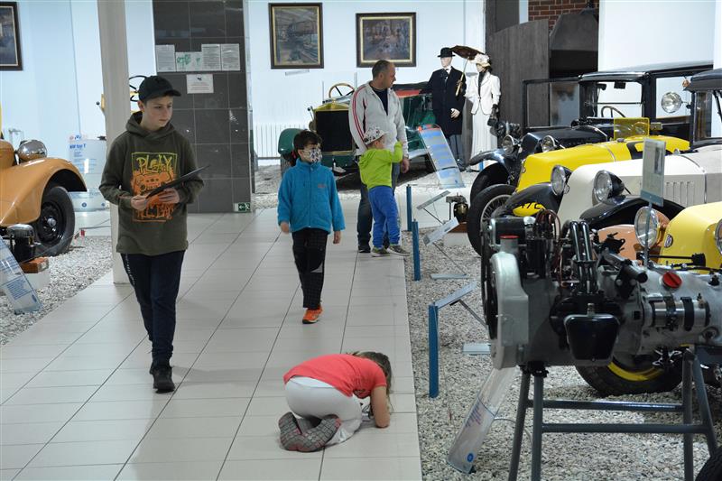 Zhruba devět set návštěvníků využilo v sobotu večer možnosti netradiční prohlídky Technického muzea Tatry. V tomto týdnu festival Muzejních nocí pokračuje v Galerii Tokivo a příští pátek se pak zapojí Muzeum nákladních automobilů Tatra. FOTO: D. MACHÁČEK