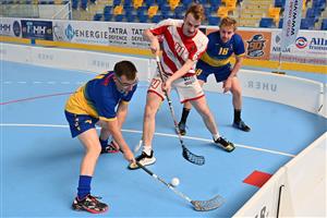 V tomto utkání Vikings Cupu 2023 florbalisté týmu Vikings B (pruhované dresy) porazili Legendy Vikings 5:2. FOTO: DAVID MACHÁČEK