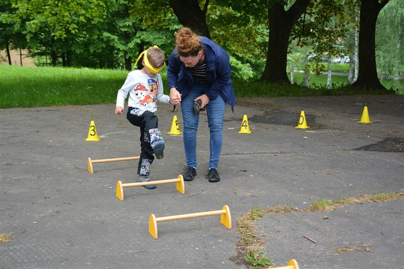 Na akci Mateřských škol Kopřivnice si děti nejen hrály, ale také pomáhaly. Na závěr odpoledne přispívaly na nemocnou Grétku. FOTO: DANA HOĎÁKOVÁ