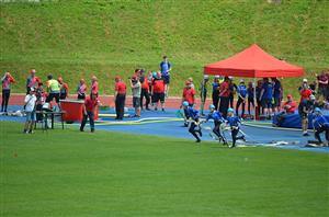 Družstvo starších žáků SDH Mniší na Mistrovství ČR v Novém Jičíně předvedlo nejlepší požární útok s nástřikovými terči a vybojovalo první místo v této královské disciplíně. FOTO: JIŘÍ KABUĎA