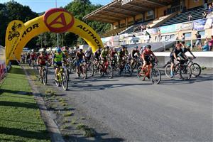 Na start šestadvacátého ročníku Kopřivnického Drtiče se 15. července vydalo 411 jezdců. Nejrychlejší z nich po beskydských vrcholech zdolal 5 hodin a 45 minut. FOTO: DANA HOĎÁKOVÁ