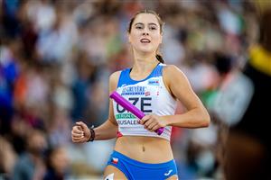 Adéla Tkáčová jakožto finišmanka české štafety na 4 × 100 m doběhla do cíle na MS juniorů v Izraeli pro bronzovou medaili pro Českou republiku. FOTO: SOŇA MALÉTEROVÁ