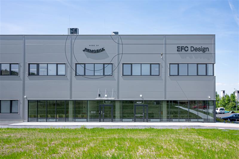 Objekt, ve kterém sídlí nejen výrobní závod, ale také vývoj a vedení firmy Remoska, vyrostl v Průmyslovém parku Kopřivnice a byl oceněn v soutěži Stavba roku. FOTO: REMOSKA