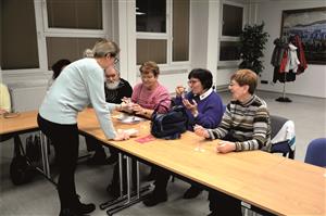 V rámci přednášky s názvem Výživa v seniorském věku měli její účastníci vyzkoušet i nápoje, které mají dodat tělu potřebné minerály. FOTO: PAVLA ŽÁČKOVÁ