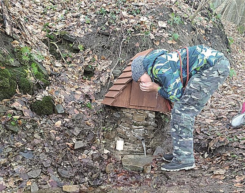 Nově vybudovaná studánka ve svahu Červeného kamene nese jméno Naděje. FOTO: RADKA KRYSOVÁ