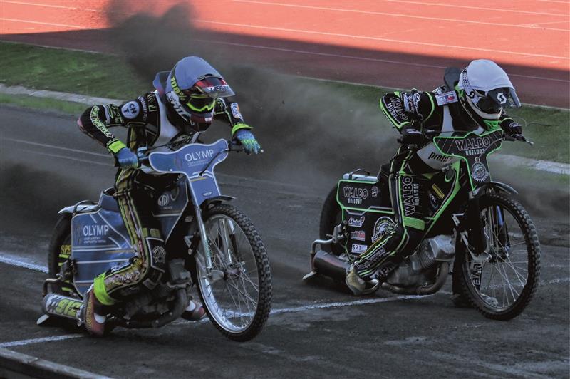 Podobně jako v minulých sezonách čeká na fanoušky ploché dráhy v Kopřivnici pestrý program. Hlavní letní sezona odstartuje v květnu Přeborem jednotlivců. FOTO: MAREK HAVRAN