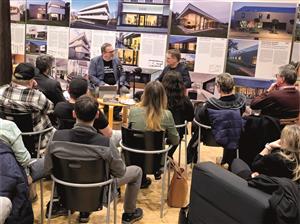 Diskuzní setkání První středa bylo v Kopřivnici věnováno tématu Kultivace veřejného prostoru. Hostem byl architekt Kamil Mrva. FOTO: D. MACHÁČEK