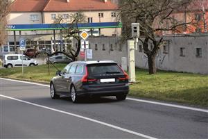 Stacionární radar na ulici Obránců míru v loňském roce zachytil přes tři tisíce řidičů, kteří překročili maximálně povolenou rychlost. FOTO: DAVID MACHÁČEK