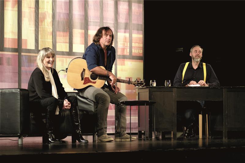 Hosty talk show 7 pádů Honzy Dědka byli v Kopřivnici herec a hudebník Tomáš Matonoha a původem francouzská herečka Chantal Poullain. FOTO: KATEŘINA PETRÁŠOVÁ