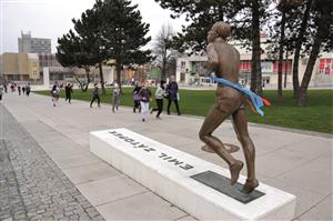 Do Běhu pro zdravotního klauna se zapojovali jak žáci ze základních škol, děti z mateřských škol, tak i kolemjdoucí. FOTO: LUDMILA BAJEROVÁ