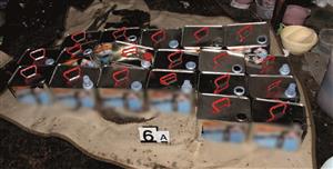 Při prohlídkách objektů na Novojičínsku, kde docházelo k výrobě pervitinu, policisté zadrželi chemikálie, ze kterých by bylo možné vyrobit víc než 100 kg této drogy. FOTO: PČR