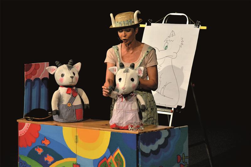 Březnová divadelní neděle nabídla místním dětem autorsky upravenou pohádku O kůzlátkách v podání brněnského Divadla Kejkle. FOTO: DAVID MACHÁČEK