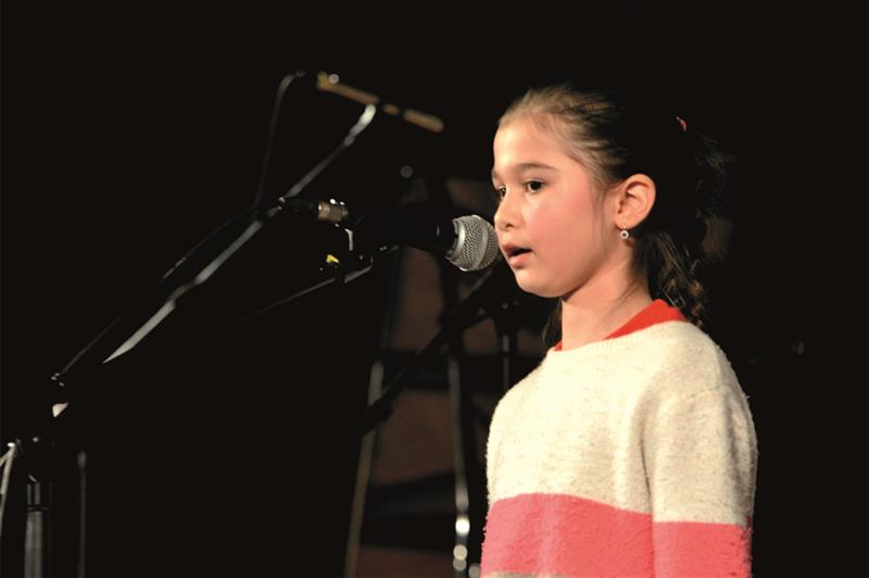 Tři sta dvacet dva platných hlasovacích hlasů vyneslo osmileté zpěvačce Dominice Komárkové vítězství v pěvecké soutěži a titul KoprStar 2024. FOTO: DAVID MACHÁČEK