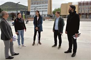 Zástupci norského města Fredrikstad Vegard Stavne Anda a Thomas Martin Stokke (vpravo) si prohlédli centrum města a zajímali se o zapojování veřejnosti. FOTO: D. MACHÁČEK