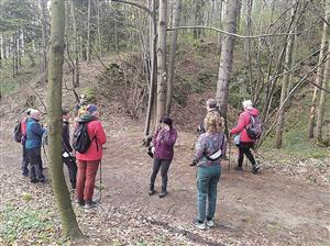 V rámci připomínky nadcházejícího Dne země se Kopřivničané mohli opakovaně vydat s biology na komentovanou procházku okolní přírodou. FOTO: RADKA KRYSOVÁ