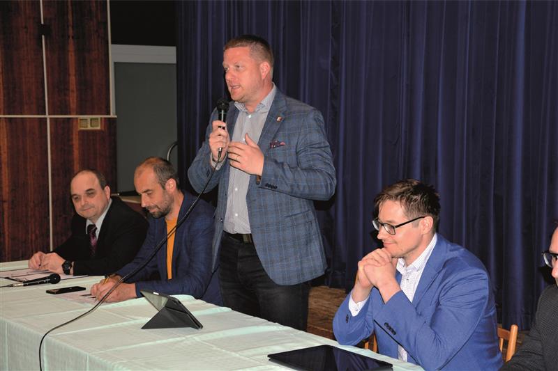 V minulém týdnu proběhla ve všech místních částech veřejná setkání s vedením města. Jako první měli možnost diskutovat občané ve Vlčovicích. FOTO: RADEK HARABIŠ